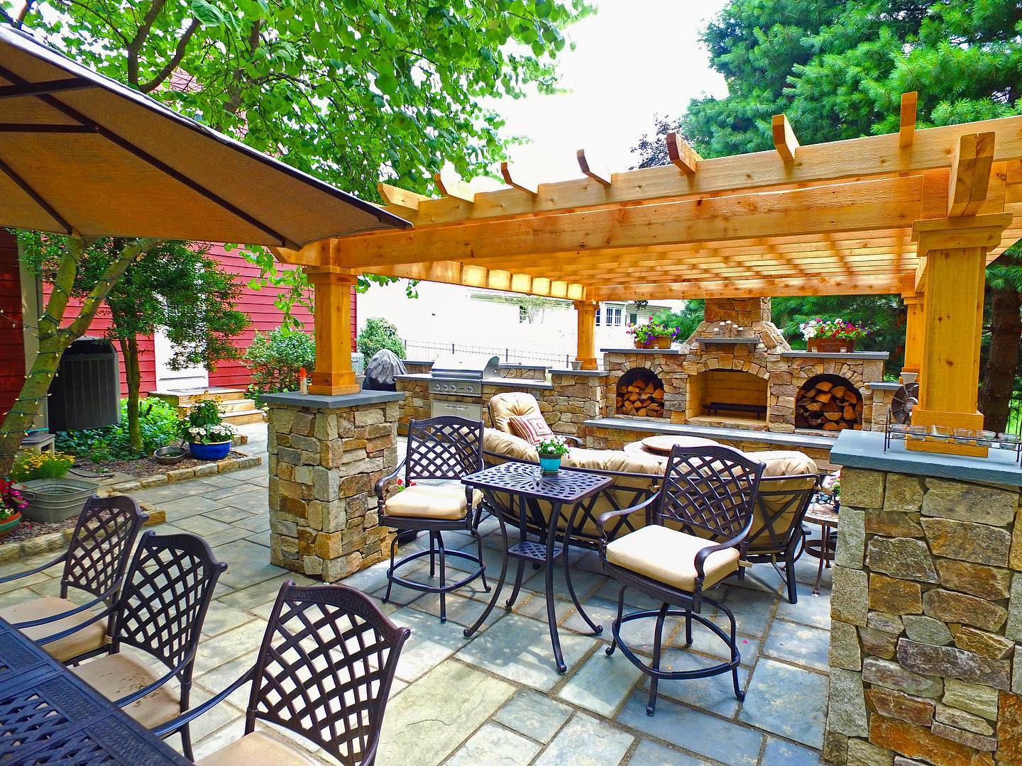 Custom Pergola and outdoor living area 